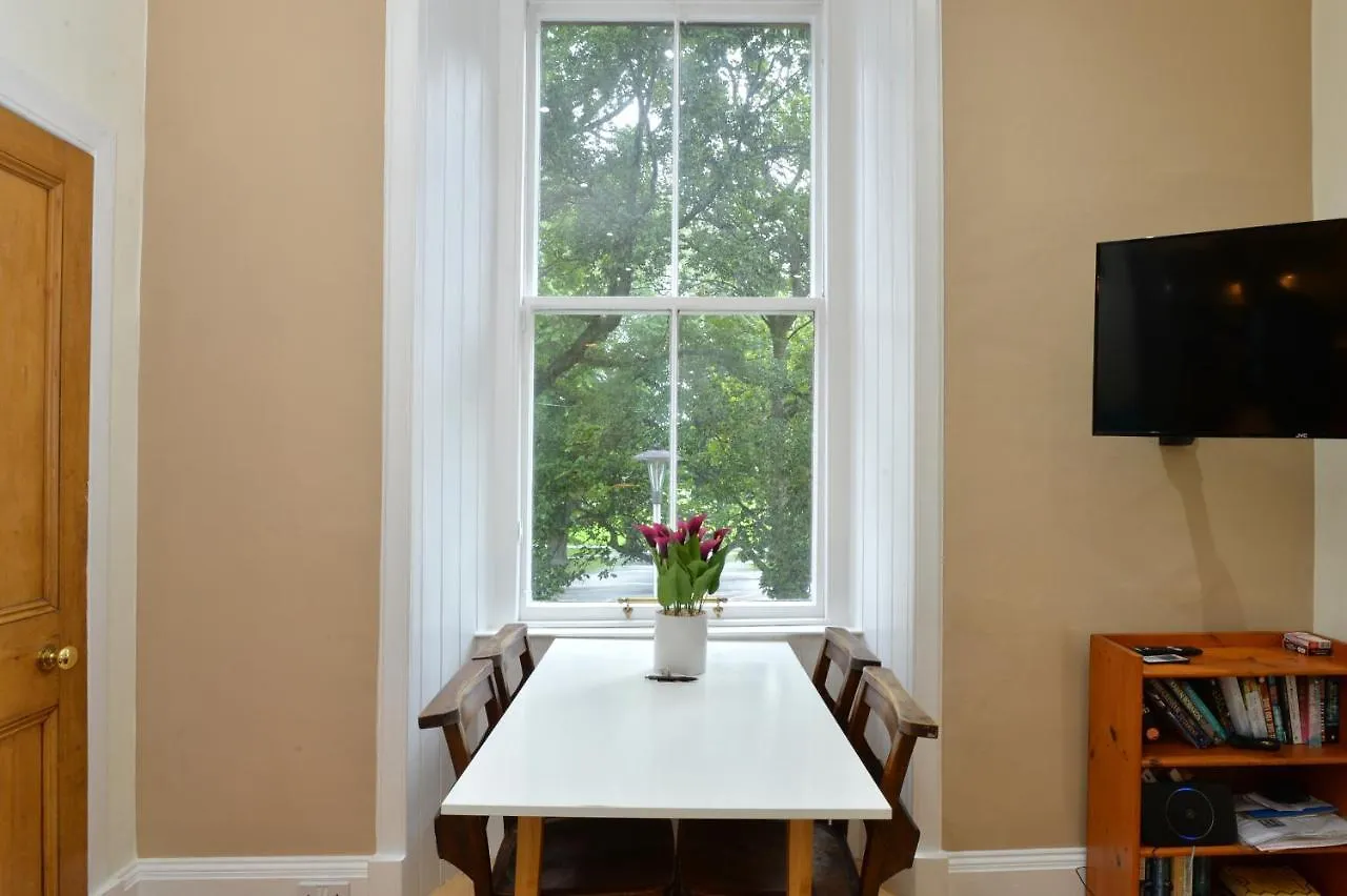 Apartman Home By The Meadows, Close To City Centre Edinburgh