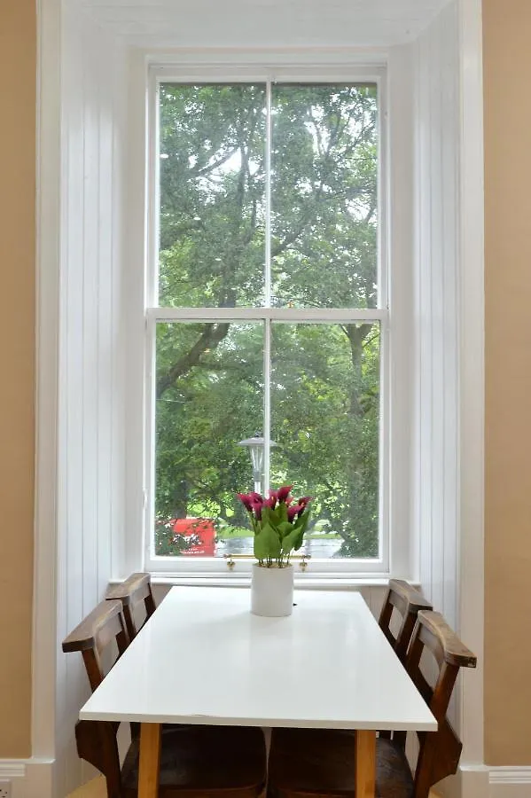 Home By The Meadows, Close To City Centre Edinburgh Apartman