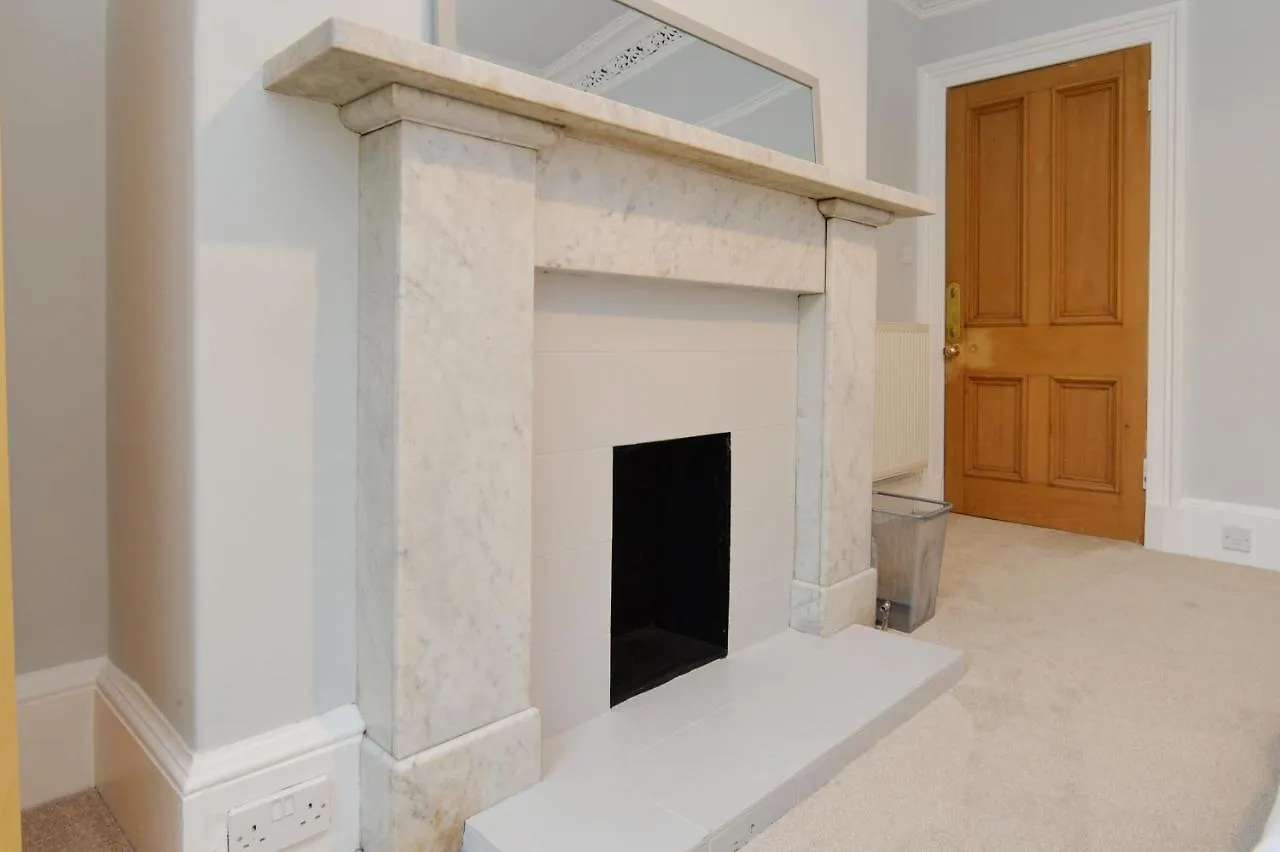 Home By The Meadows, Close To City Centre Edinburgh Apartment